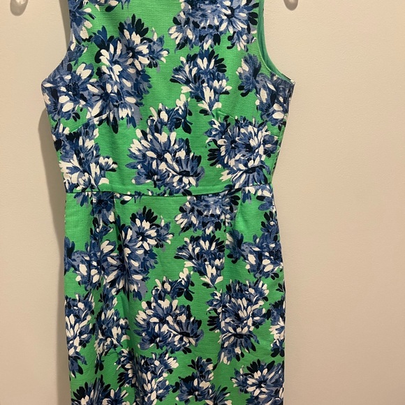 J Crew work dress with pockets. Zipper in back and in excellent condition. - Picture 3 of 3